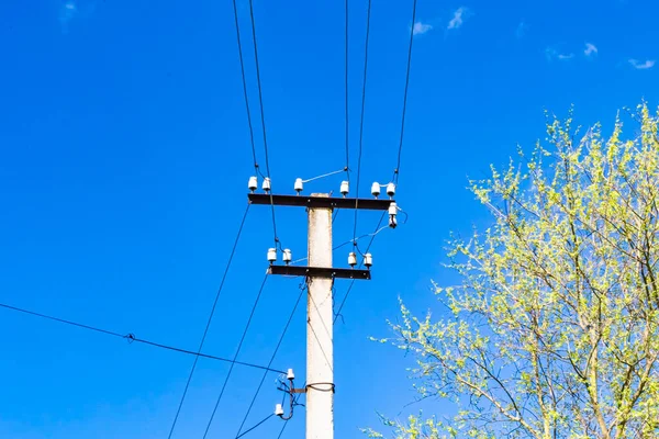 Pólo Elétrico Energia Com Fio Linha Fundo Colorido Perto Fotografia — Fotografia de Stock