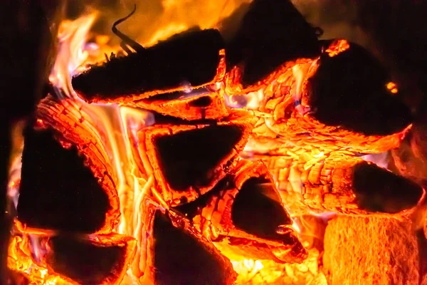 Hermosa Chimenea Antigua Con Fuego Llama Para Calefacción Sala Edificio — Foto de Stock