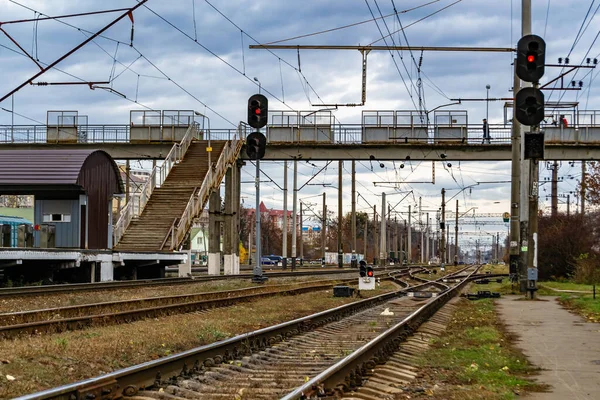 Fotografie Naar Thema Spoorbaan Het Passeren Van Trein Spoorweg Foto — Stockfoto