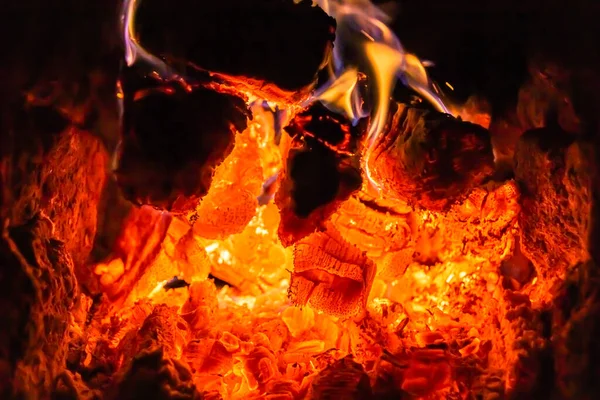 Prachtige Oude Open Haard Met Lichte Vlam Vuur Voor Verwarming — Stockfoto
