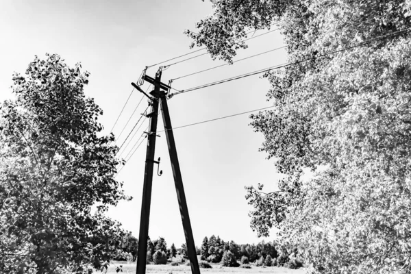 Strommast Mit Leitungsdraht Auf Hellem Hintergrund Nahaufnahme Fotografie Bestehend Aus — Stockfoto