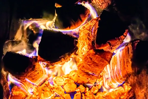 Hermosa Chimenea Antigua Con Fuego Llama Para Calefacción Sala Edificio —  Fotos de Stock