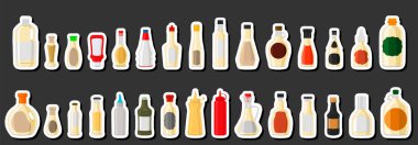 Tema üzerine resim, çeşitli cam şişeler sıvı sarımsak sosu, sarımsak sosundan oluşan şişeler, başlıklar için boş etiketler, plastik mantarlı sarımsak sosu ve akşam yemeği.