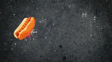 Kızarmış sosis ve renkli malzemelerle iştah açıcı sosisli sandviç.