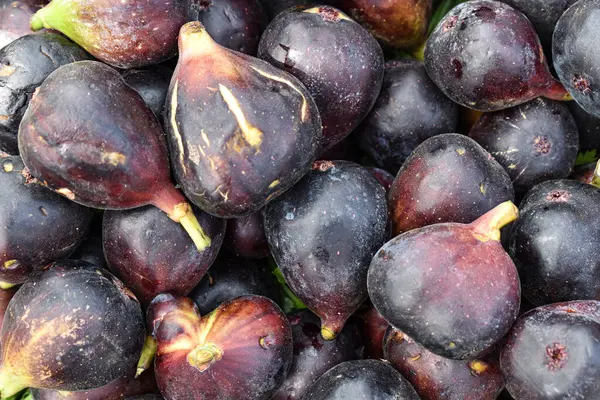 Piyasada kara üzüm