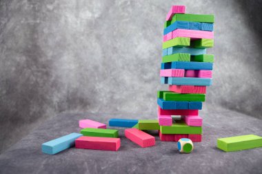 Renkli istifleme blokları her yaş ve beceri seviyesi için mükemmel eğlenceli, eğlenceli ve heyecan verici bir oyun yaratır