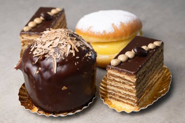 Nefis gurme keklerden oluşan ağız sulandırıcı bir seçim ve her fırsat için hazırlanmış lezzetli tatlılar.