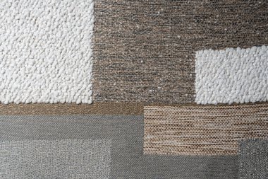 Tarafsız yamanın Macro fotoğrafı farklı doku ve renklerde dokunmuş kumaş. Tekstil geçmişi, iç tasarım veya ürün modellemeleri için harika.. 