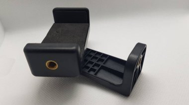 beyaz bir arka plan üzerinde siyah anahtar