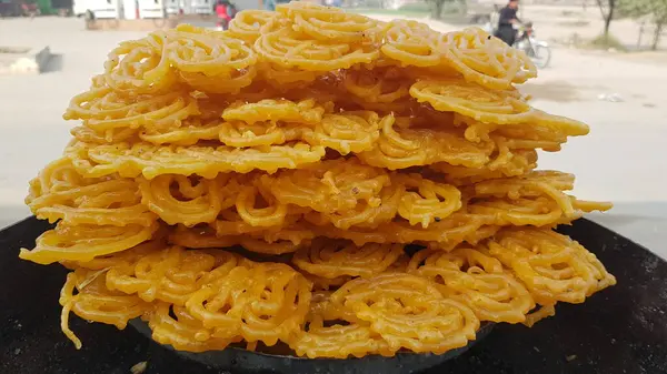 Hint yemeklerine yakın.