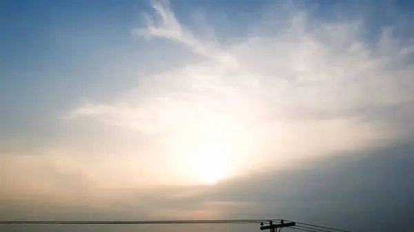 Güzel gün batımı gökyüzü bulutlu