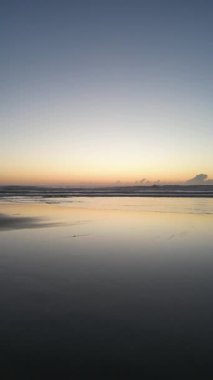 Sahilde gün doğumu