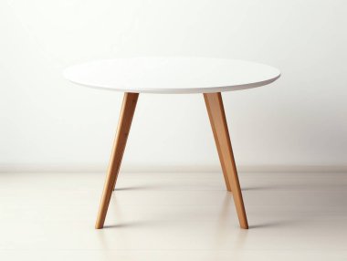 Odasında tahta bacaklar olan yuvarlak masa.