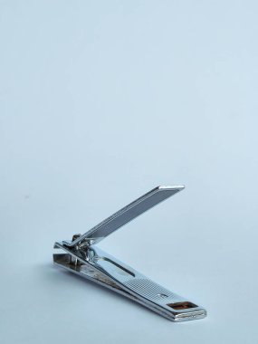 Beyaz arka plan üzerinde izole paslanmaz çelik tırnak makasları