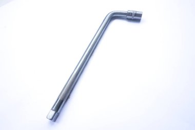 L şeklindeki şok anahtarı beyaz arkaplanda izole edildi