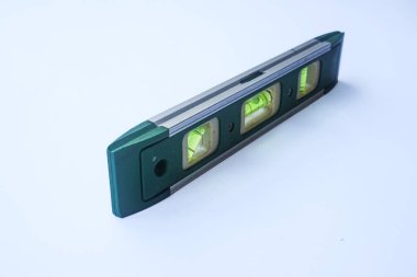 yatay ve dikey ölçüm aracı ya da yaygın olarak su geçidi olarak adlandırılır. beyaz arkaplanda izole