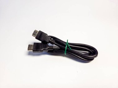 HDMI kablosu. Beyaz arkaplanda izole