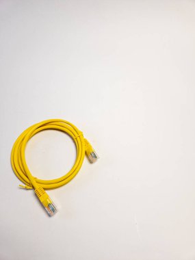 Ethernet LAN kablosu. Beyaz arkaplanda izole