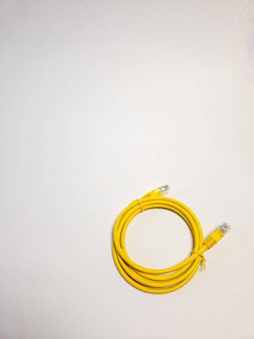 Ethernet LAN kablosu. Beyaz arkaplanda izole