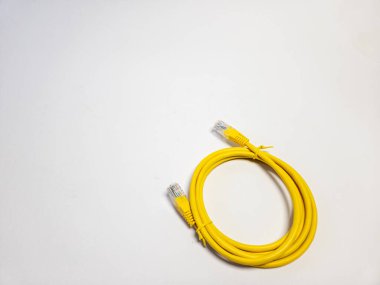 Ethernet LAN kablosu. Beyaz arkaplanda izole