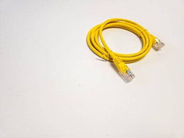 Ethernet LAN kablosu. Beyaz arkaplanda izole