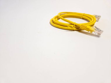 Ethernet LAN kablosu. Beyaz arkaplanda izole