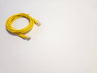 Ethernet LAN kablosu. Beyaz arkaplanda izole