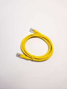 Ethernet LAN kablosu. Beyaz arkaplanda izole