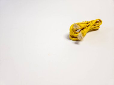 Ethernet LAN kablosu. Beyaz arkaplanda izole