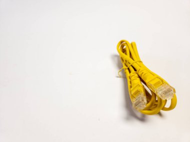 Ethernet LAN kablosu. Beyaz arkaplanda izole