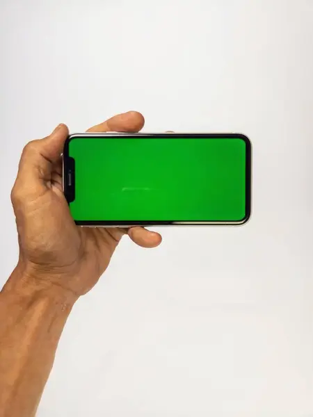 Beyazın Yeşil Ekranı İçin El Tutma Akıllı Telefonu