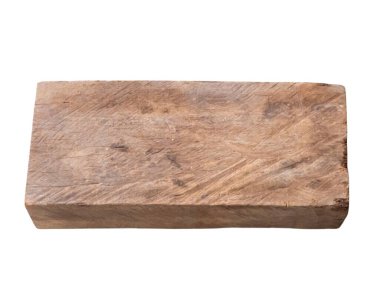 Dikdörtgen şeklinde tahta bir blok, doğal, yaşlanmış, temiz beyaz bir arka planda izole edilmiş. Tahta, görünür tahıl, doku ve kusurlar sergiliyor. İnşaatta ya da ahşap işçiliğinde kullanıldığını gösteriyor..