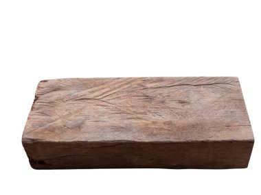 Yıpranmış, dikdörtgen ahşap bir tahta parçası beyaz arka planda izole edilmiş..