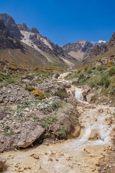 Colorado Vadisi, Buzul Şelalesi, Cajon del Maipo, Şili.