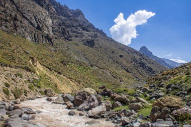 Colorado Vadisi 'ndeki Colorado Nehri, Maipo Vadisi, Şili.