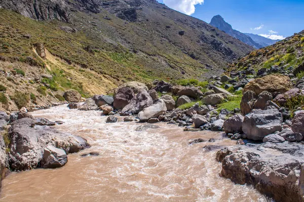 Colorado Vadisi 'ndeki Colorado Nehri, Maipo Vadisi, Şili.