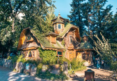 San Alfonso, Cajon del Maipo, Şili - 25 Ocak 2025: Çikolata evi Cajon del Maipo 'da bir kafe, dondurma salonu ve çikolata dükkanı sunan bir yer haline geldi..