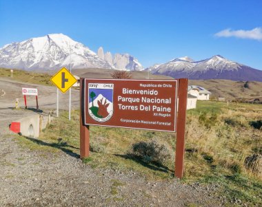 Şili 'deki Torres del Paine Ulusal Parkı' na hoş geldiniz. 7 Ekim 2023.