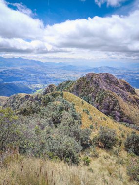 Pichincha Eyaleti, Quito, Ekvador - 5 Temmuz 2025 Pasochoa volkanı Pasochoa vahşi yaşam sığınağında yer almaktadır. 4200 metre yüksekliğinde sönmüş bir volkan..