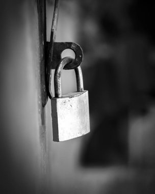 Asılı Kilitli Kapalı Kapı