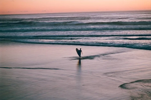 Coucher Soleil Surf Avec Planche Dans Océan — Photo