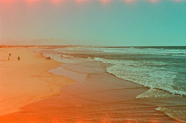 Film Zdjęcie Oceanu Ludzi Cieszących Się Zachodem Słońca Obraz Stockowy