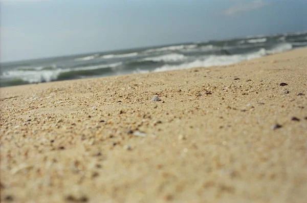 Pantai Berpasir Laut Dan Gelombang Air Fotografi Fokus Selektif — Stok Foto