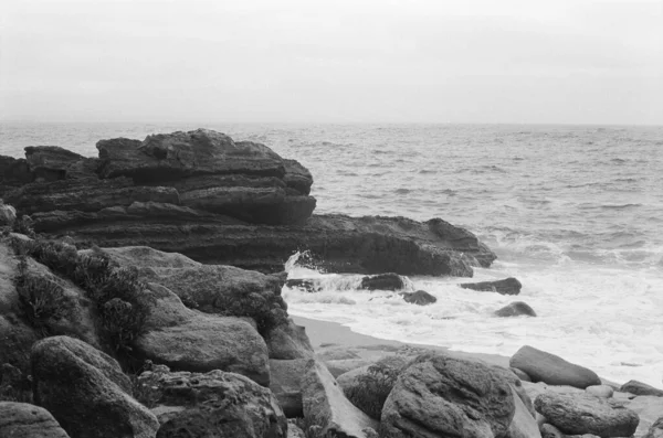 Черно Белая Пленка Океанские Волны — стоковое фото