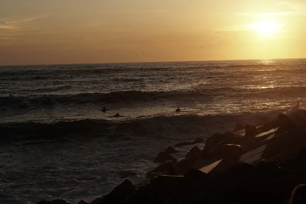 Ozeanfotografie Sonnenuntergang Himmel Surfer Wasser — Stockfoto