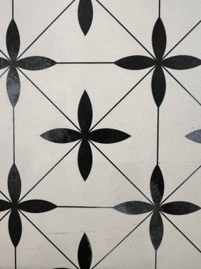 Azulejos siyah ve beyaz desenli çiçek motifleri duvar fayansları zemin mimari açıdan zorlayıcı mozaik tasarım