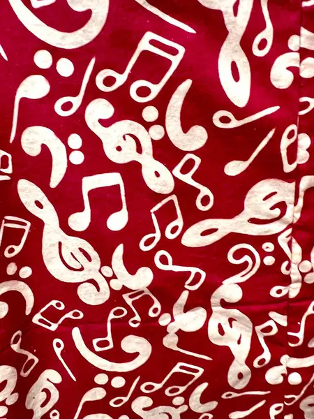 Müzik notalı veya notalı Endonezya Batik kumaşı. Kırmızı ve beyaz renklerin egemenliği altında. - Evet. Özgeçmiş ve doku fikirleri için uygun.