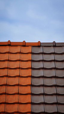 Avrupa 'da bir konut binasının çatı kiremitleri