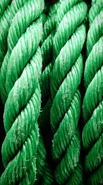 Hırdavatçıda yeşil kalın bir ip