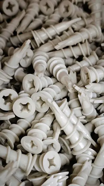 Dükkanda plastik çiviler